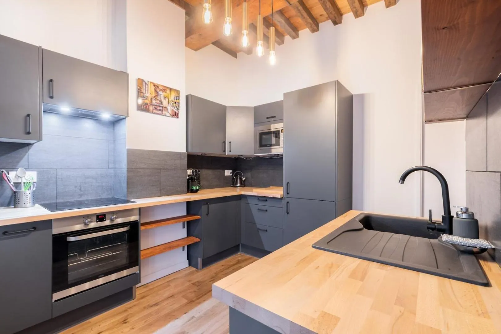 Old Lille Apartment With Cachet Parking